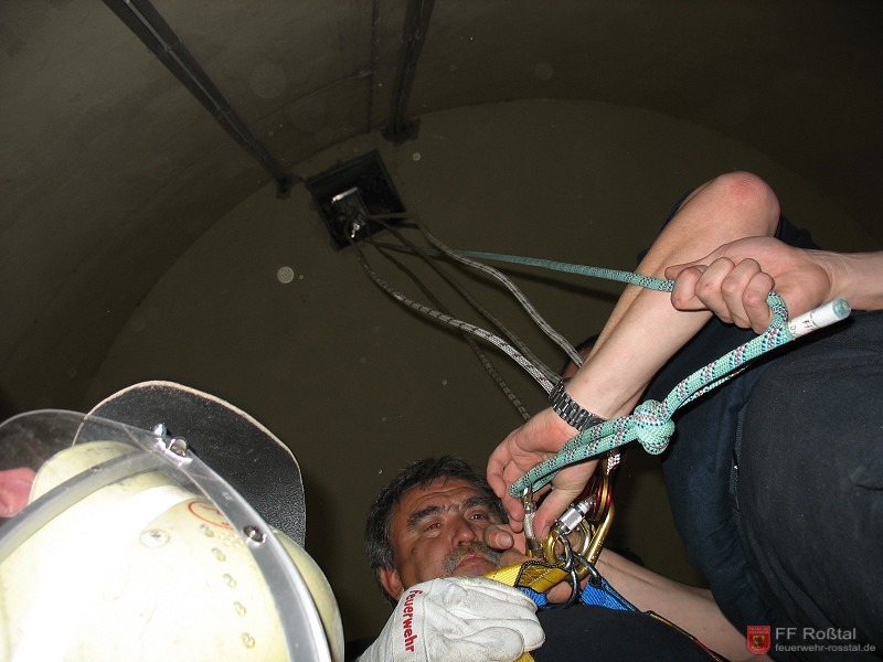 Bild 3 von 15 Abseil&uuml;bung im Wasserturm, H&ouml;he ca. 10 Meter