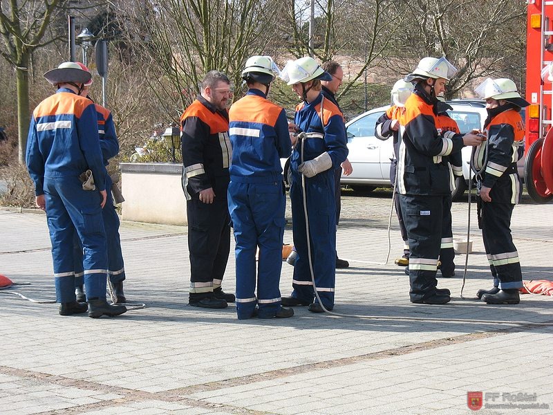 Bild 7 von 21 Ein&uuml;ben von Knoten und Stichen