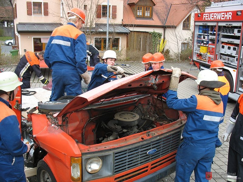 Bild 17 von 21 Ende der THL-&Uuml;bung: Der Spa&szlig; kam auch nicht zu kurz.