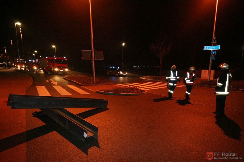 Bild 2 von 26 Eintreffen der ersten Einsatzkr&auml;fte der FF Zirndorf