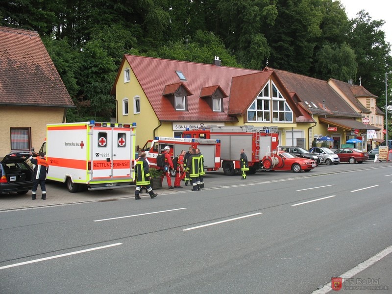 Bild 5 von 5 Die Einsatzstelle befindet sich direkt am Feuerwehrger&auml;tehaus der FF Buchschwabach