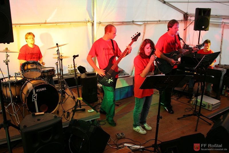 Bild 3 von 16 Die "Firefighters" legen los: Andi, J&ouml;rg, Nina, Harry und Stegi (v. l. n. r.)