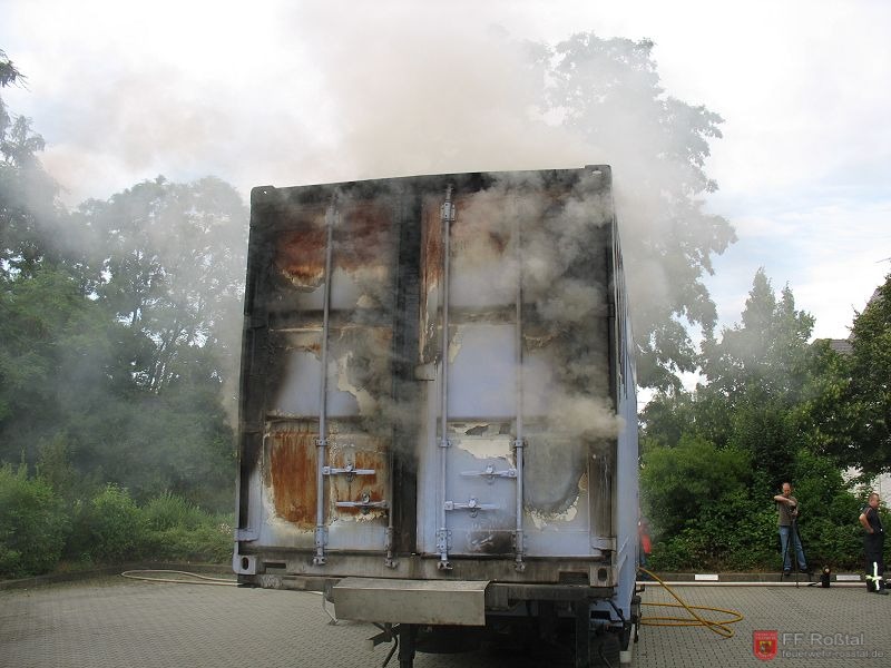Bild 6 von 18 Der Container "im Betrieb" von hinten. Die Hitze hinterl&auml;sst ihre Spuren.