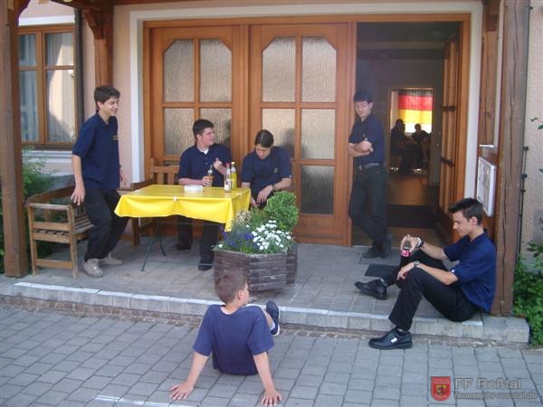 Bild 6 von 6 Andere machen es sich drau&szlig;en gem&uuml;tlich.