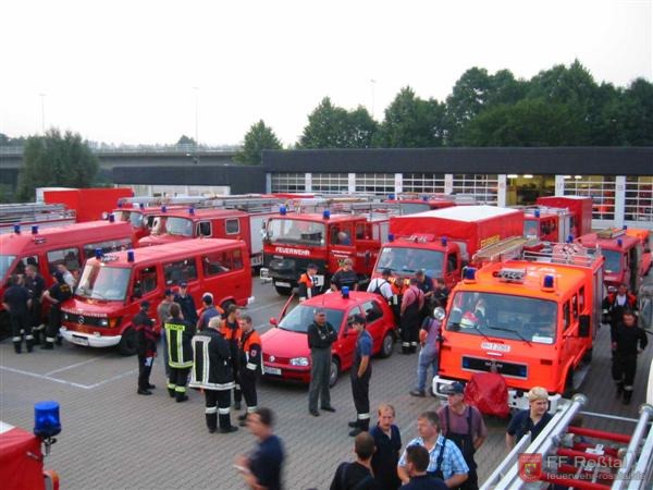 Bild 3 von 11 Abfahrt von der Wache 4 der Berufsfeuerwehr N&uuml;rnberg.(c) FF Cadolzburg