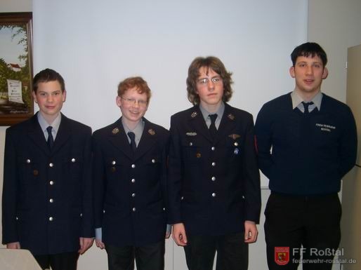 Bild 2 von 2 von links: J&ouml;rg Kuchlbauer (Kassenpr&uuml;fer), Daniel G. (1. Jugendsprecher), Florian F. (Kassenpr&uuml;fer), Matthias Schuh (2. Jugendsprecher)
