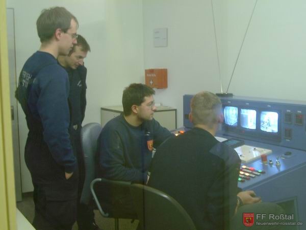 Bild 8 von 15 Von hier aus wird die &Uuml;bungsstrecke und der Trainingsraum &uuml;berwacht