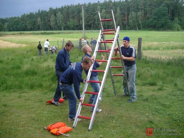 Bild 11 von 17 Aufbauen einer Bockleiter...