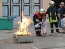 Früh übt sich: Löschen eines Brandes mit dem Feuerlöscher
  